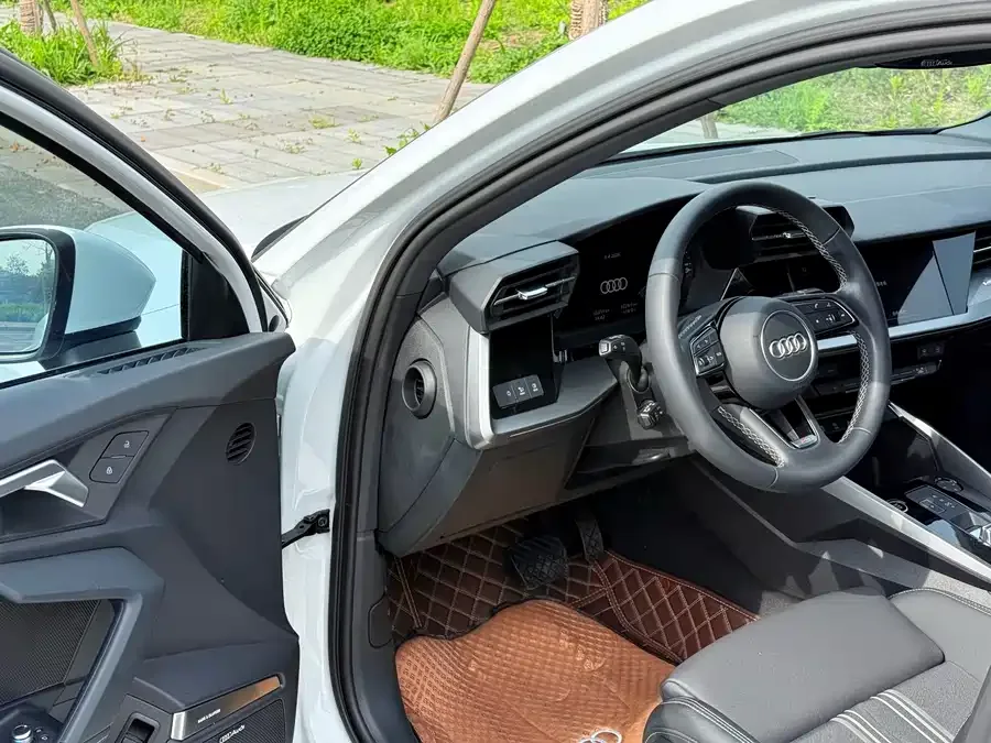 Audi A3 2024 A3L Limousine 35 TFSI Fashion Sports 2024 — миниатюра 2