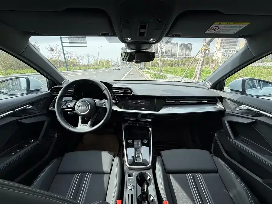 Audi A3 2024 A3L Limousine 35 TFSI Fashion Sports 2024 — миниатюра 4