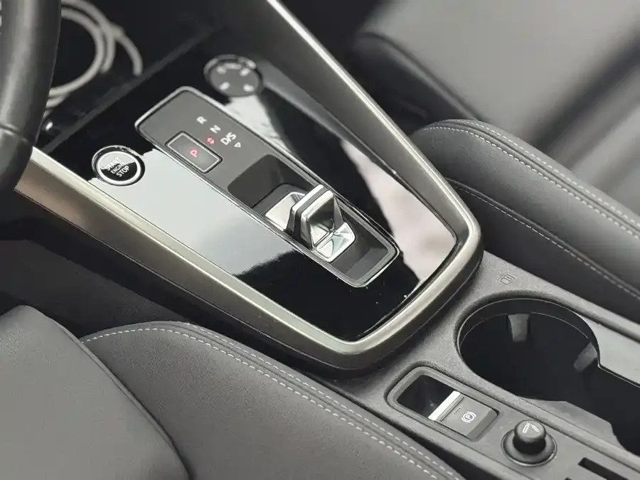 Audi A3 2023 A3L Limousine 35 TFSI Fashion Sports 2024 — миниатюра 3