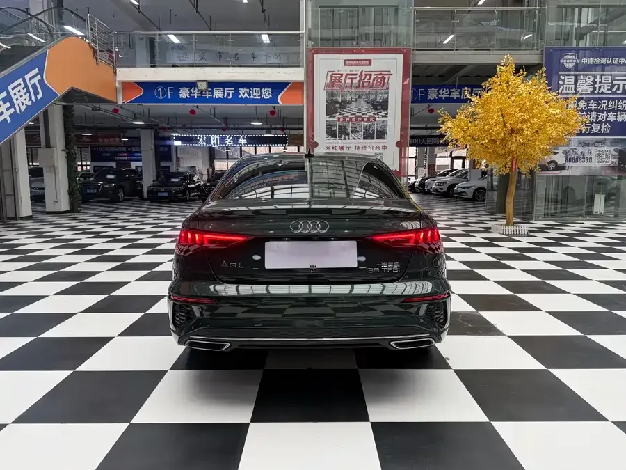 Audi A3 2023 A3L Limousine 35 TFSI Fashion Sports 2023 — миниатюра 2