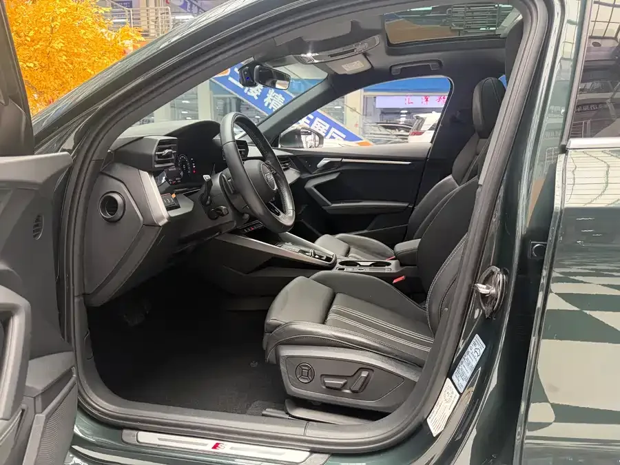 Audi A3 2023 A3L Limousine 35 TFSI Fashion Sports 2023 — миниатюра 3