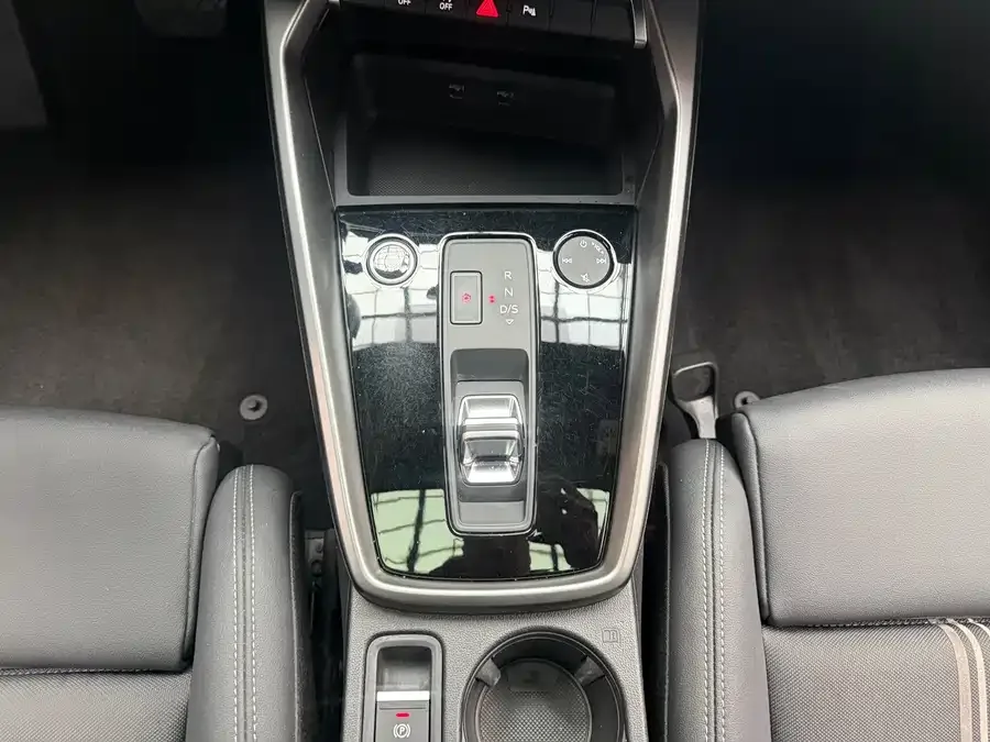 Audi A3 2023 A3L Limousine 35 TFSI Fashion Sports 2023 — миниатюра 5