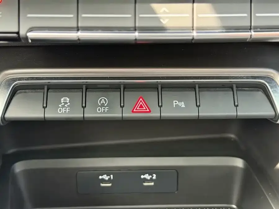 Audi A3 2023 A3L Limousine 35 TFSI Fashion Sports 2023 — миниатюра 4