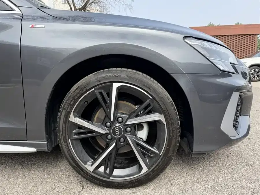 Audi A3 2023 A3L Limousine 35 TFSI Fashion Sports 2023 — миниатюра 5