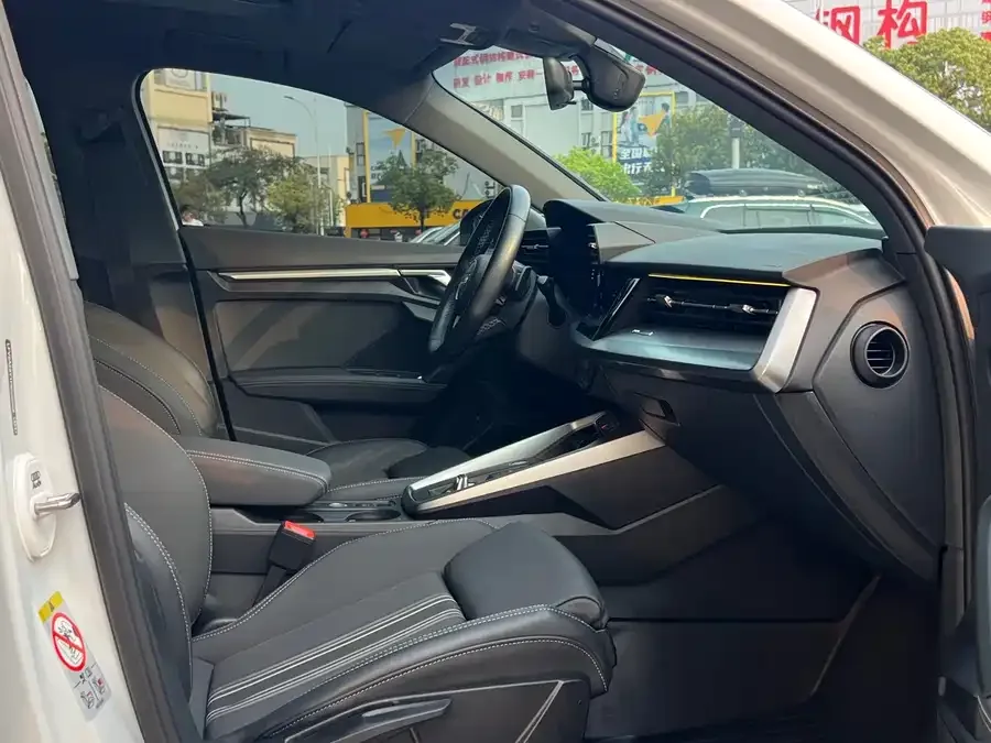 Audi A3 2023 A3L Limousine 35 TFSI Fashion Sports 2024 — миниатюра 4