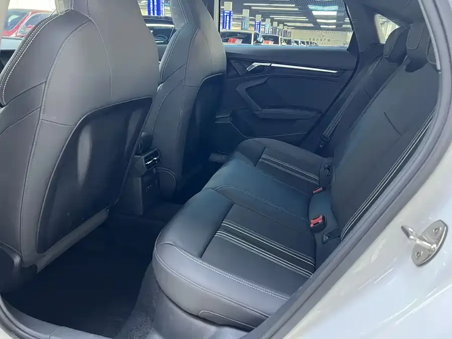 Audi A3 2023 A3L Limousine 35 TFSI Fashion Sports 2023 — миниатюра 2