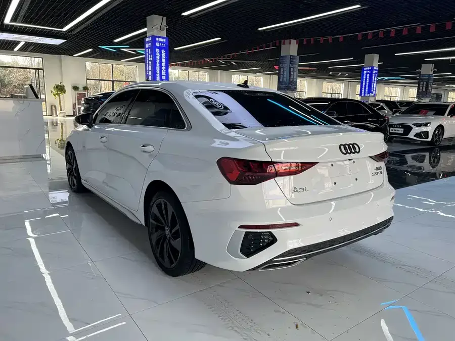 Audi A3 2023 A3L Limousine 35 TFSI Fashion Sports 2023 — миниатюра 3