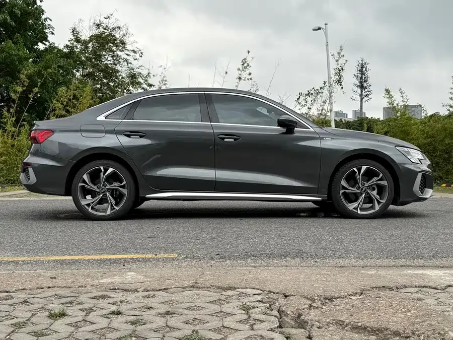 Audi A3 2024 A3L Limousine 35 TFSI Fashion Sports 2024 — миниатюра 2