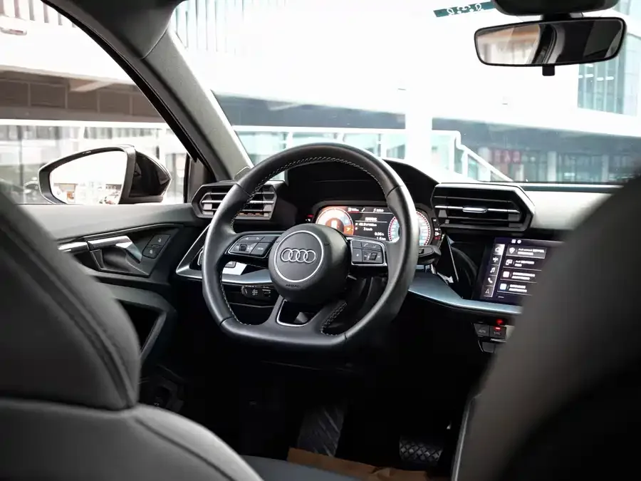 Audi A3 2024 Sportback 35 TFSI stylish and sporty 2024 — миниатюра 4