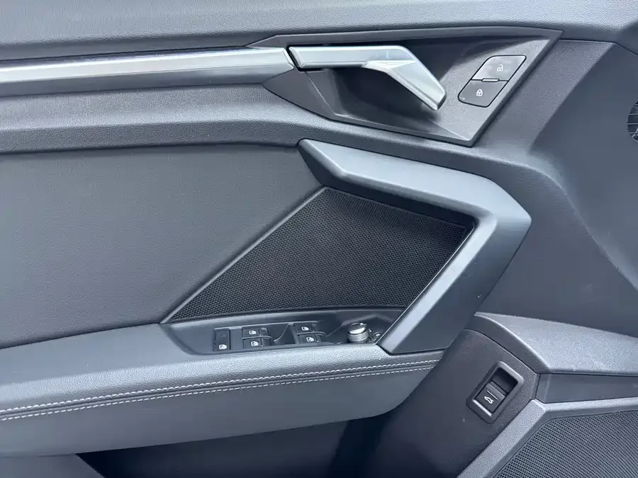 Audi A3 2023 A3L Limousine 35 TFSI Fashion Sports 2023 — миниатюра 2
