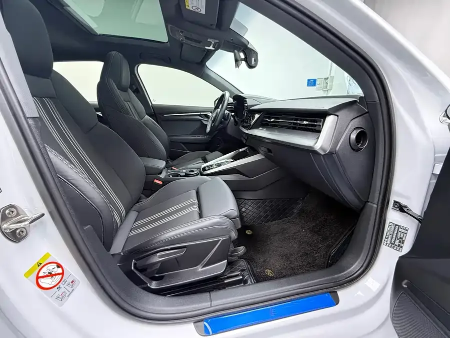 Audi A3 2023 A3L Limousine 35 TFSI Fashion Sports 2023 — миниатюра 3