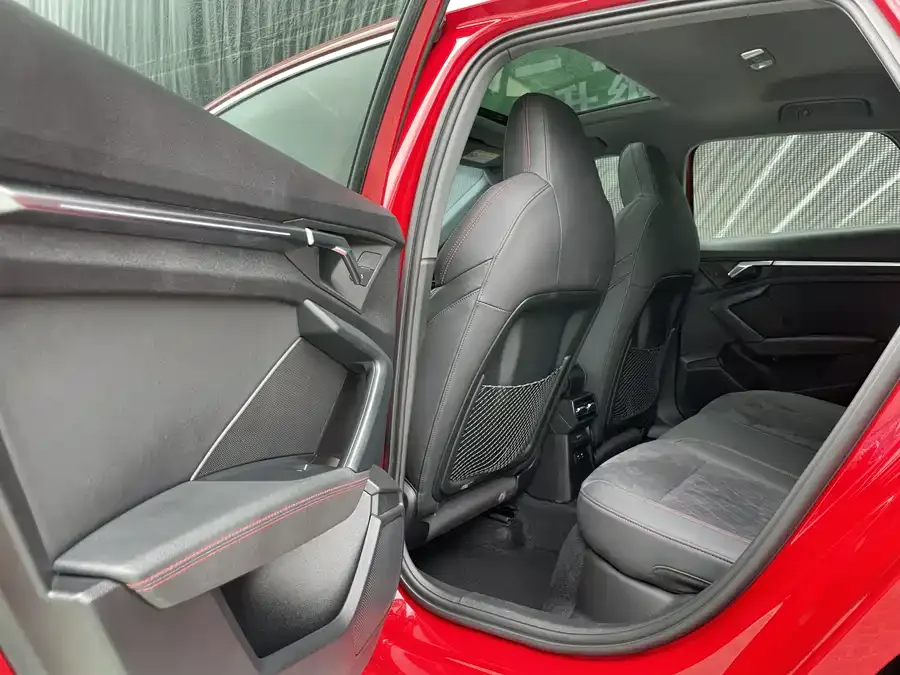 Audi A3 2022 Sportback 35 TFSI Luxury Sports Edition 2023 — миниатюра 4