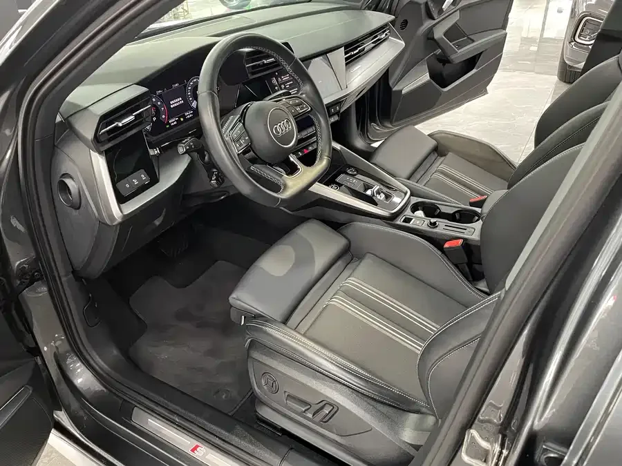 Audi A3 2023 Sportback 35 TFSI stylish and sporty 2023 — миниатюра 2