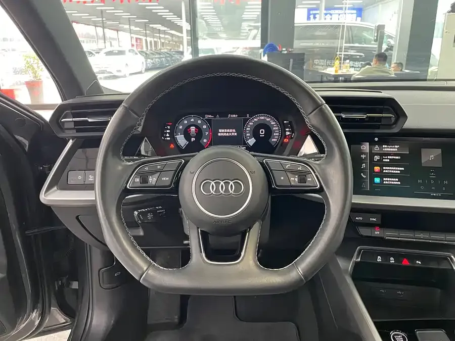 Audi A3 2023 Sportback 35 TFSI stylish and sporty 2023 — миниатюра 3