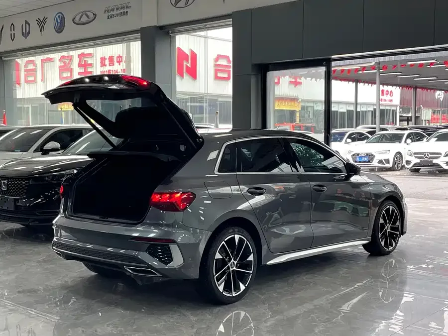 Audi A3 2023 Sportback 35 TFSI stylish and sporty 2023 — миниатюра 5
