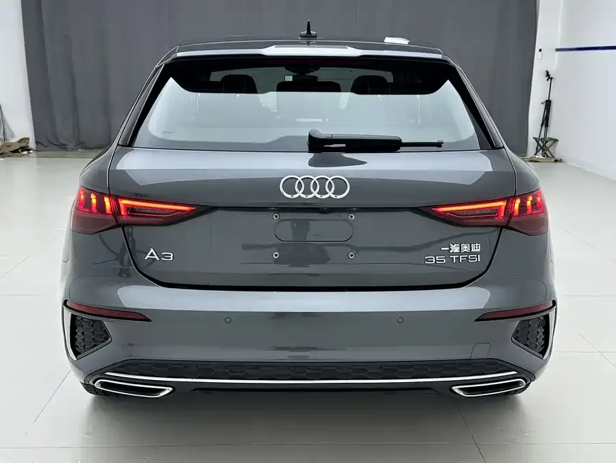 Audi A3 2023 facelift Sportback 35 TFSI stylish and sporty 2023 — миниатюра 2