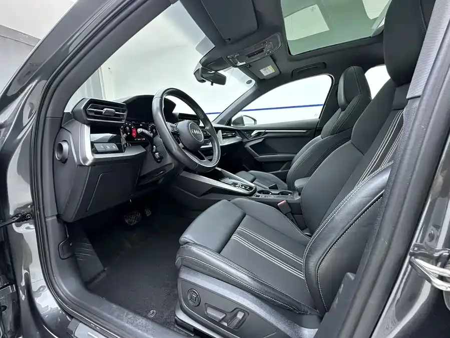Audi A3 2023 facelift Sportback 35 TFSI stylish and sporty 2023 — миниатюра 3