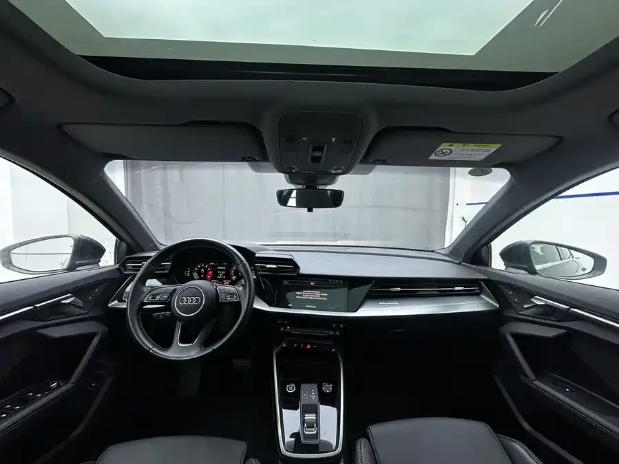 Audi A3 2023 facelift Sportback 35 TFSI stylish and sporty 2023 — миниатюра 4