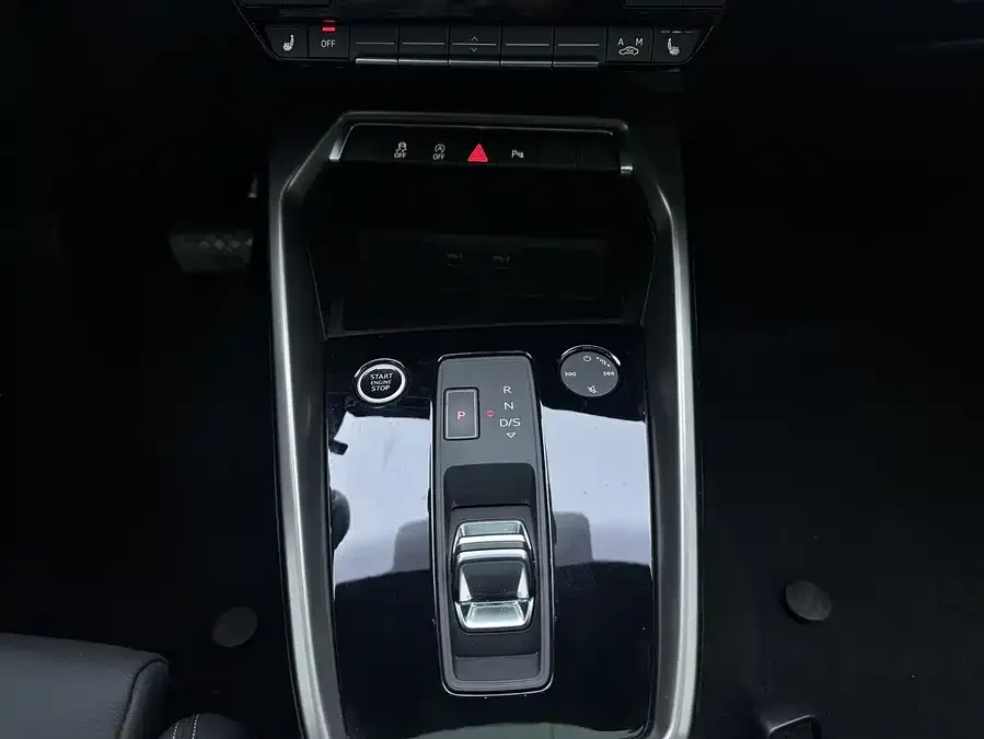 Audi A3 2023 facelift Sportback 35 TFSI stylish and sporty 2023 — миниатюра 5