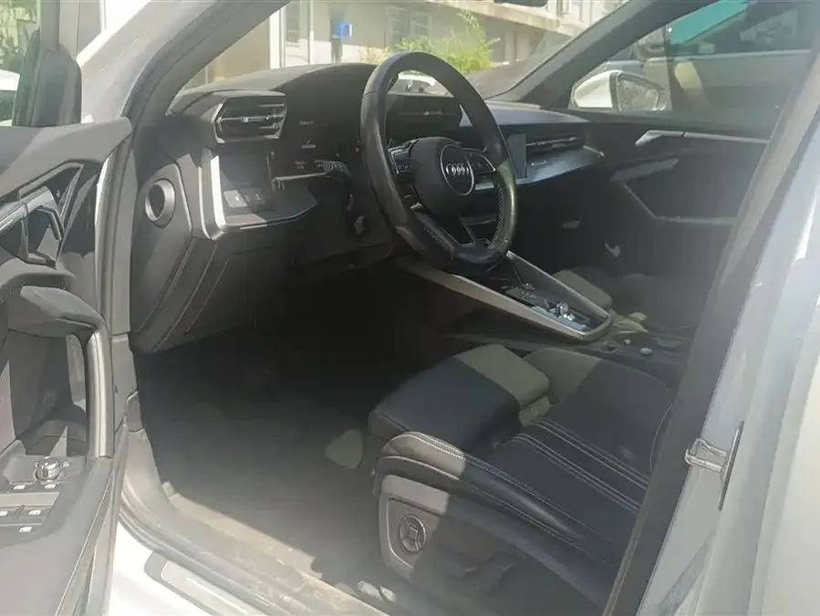 Audi A3 2024 Sportback 35 TFSI Luxurious and Elegant Model 2024 — миниатюра 3