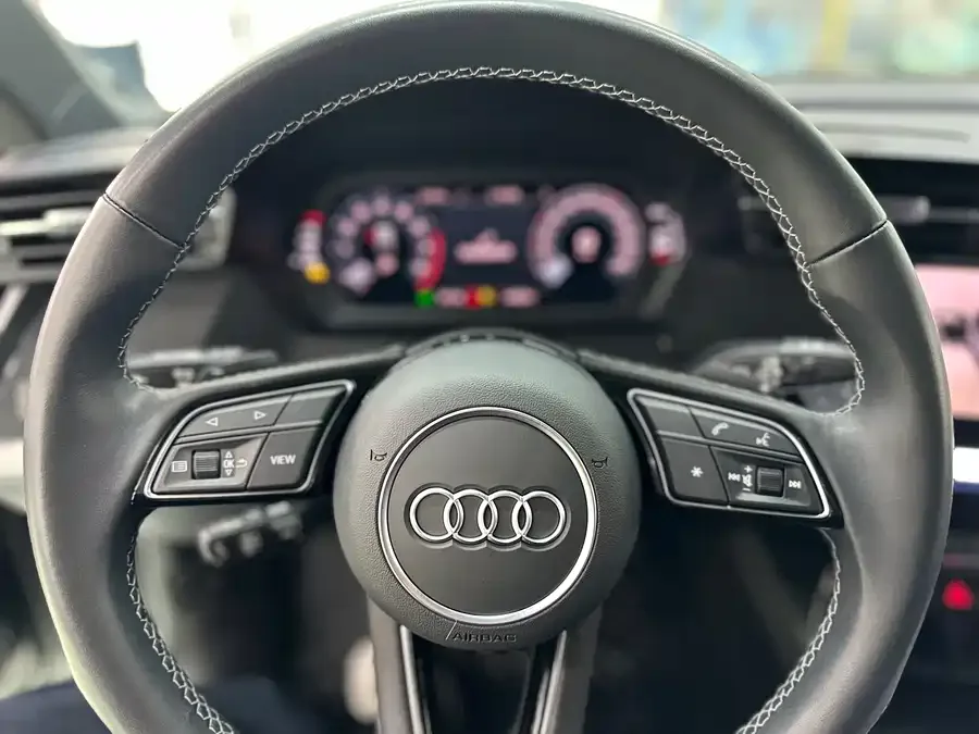 Audi A3 2024 Sportback 35 TFSI stylish and sporty 2024 — миниатюра 3