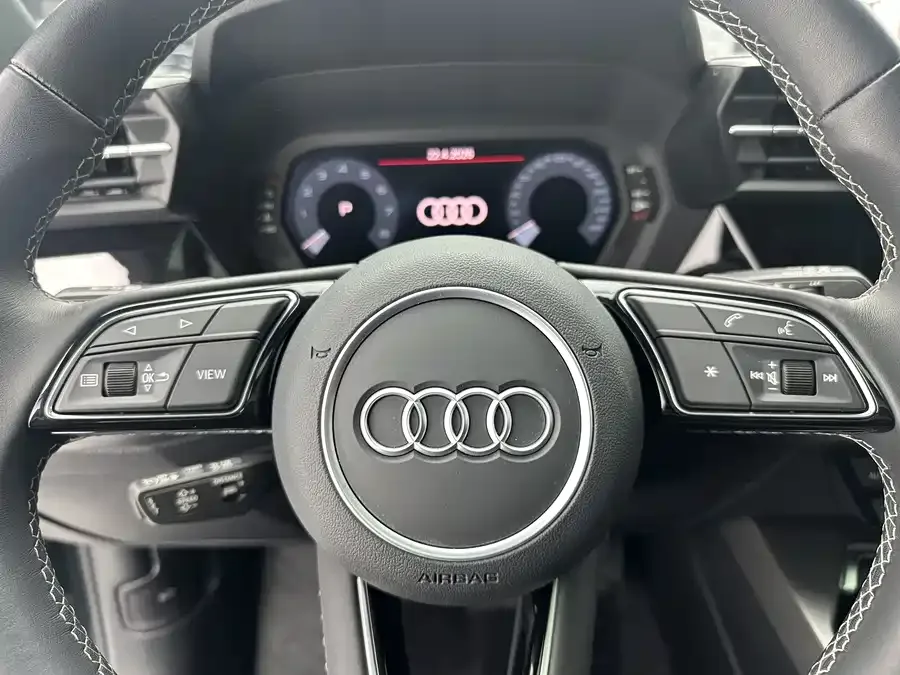Audi A3 2023 facelift Sportback 35 TFSI stylish and sporty 2023 — миниатюра 4