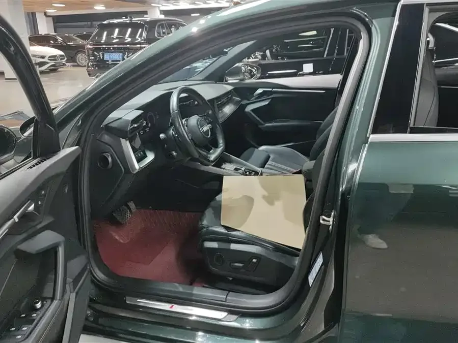 Audi A3 2023 facelift A3L Limousine 35 TFSI stylish and sporty 2024 — миниатюра 3