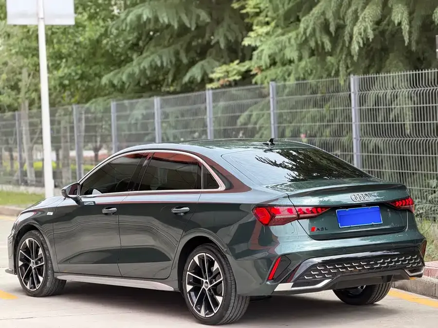 Audi A3 2025 A3L Limousine 35TFSI Flying Spur Premium Edition 2025 — миниатюра 3