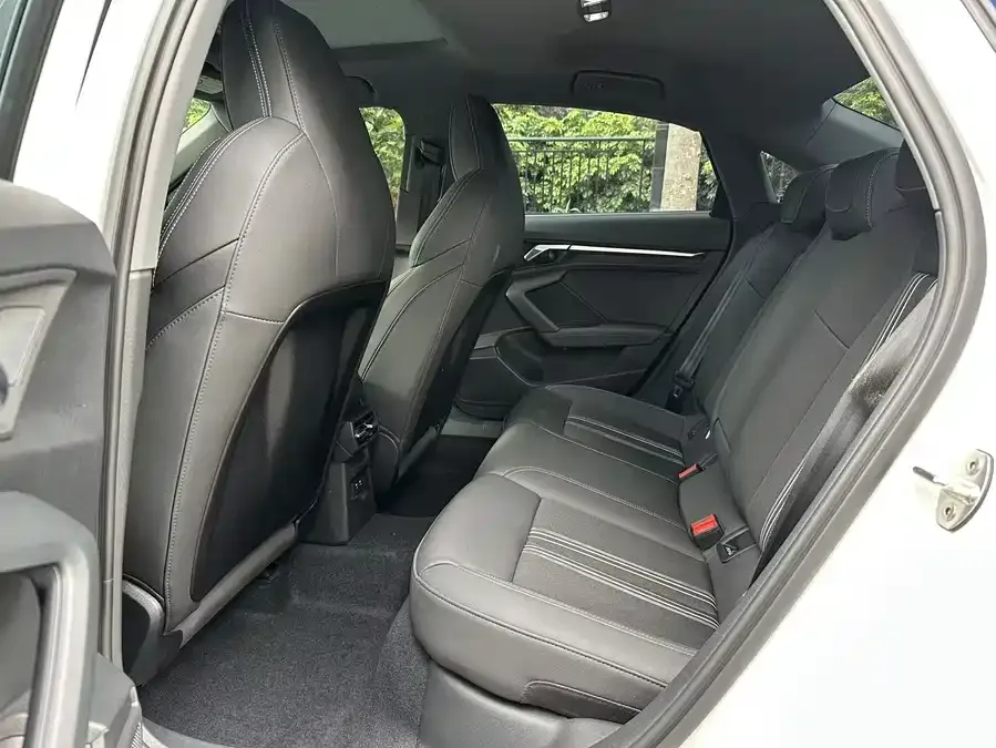 Audi A3 2023 A3L Limousine 35 TFSI Fashion Sports 2023 — миниатюра 2