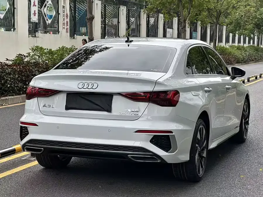 Audi A3 2023 A3L Limousine 35 TFSI Fashion Sports 2023 — миниатюра 3
