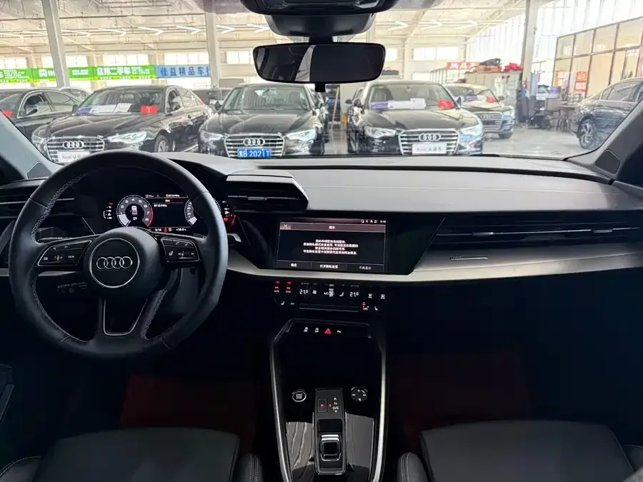 Audi A3 2023 A3L Limousine 35 TFSI Fashion Sports 2023 — миниатюра 2
