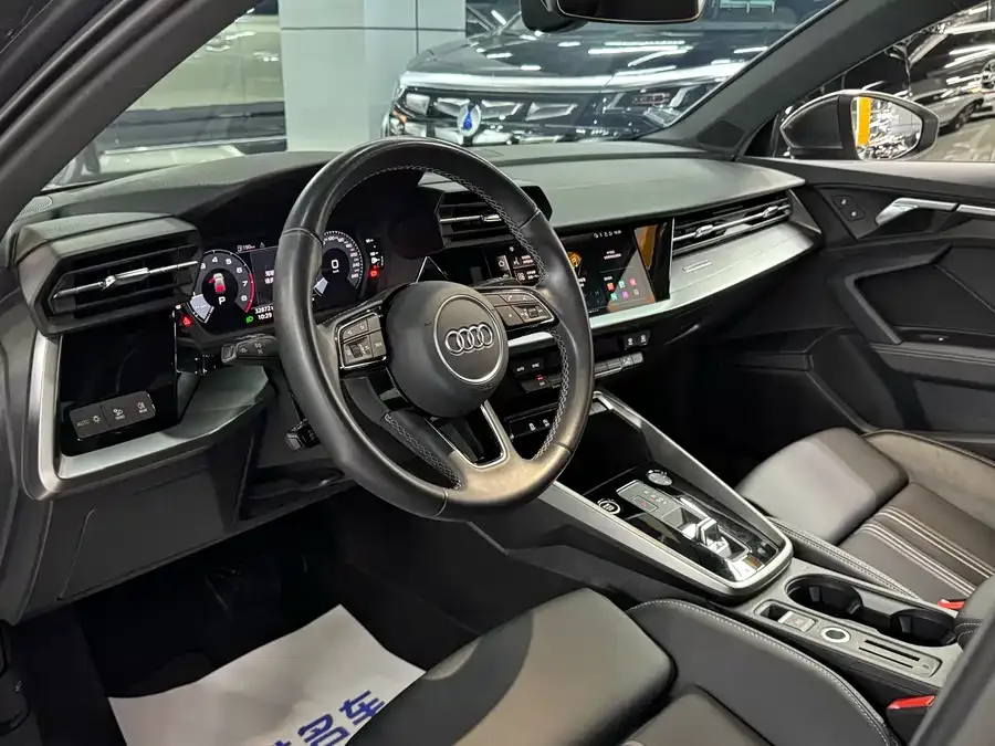 Audi A3 2023 Sportback 35 TFSI Aggressive Sports 2023 — миниатюра 3