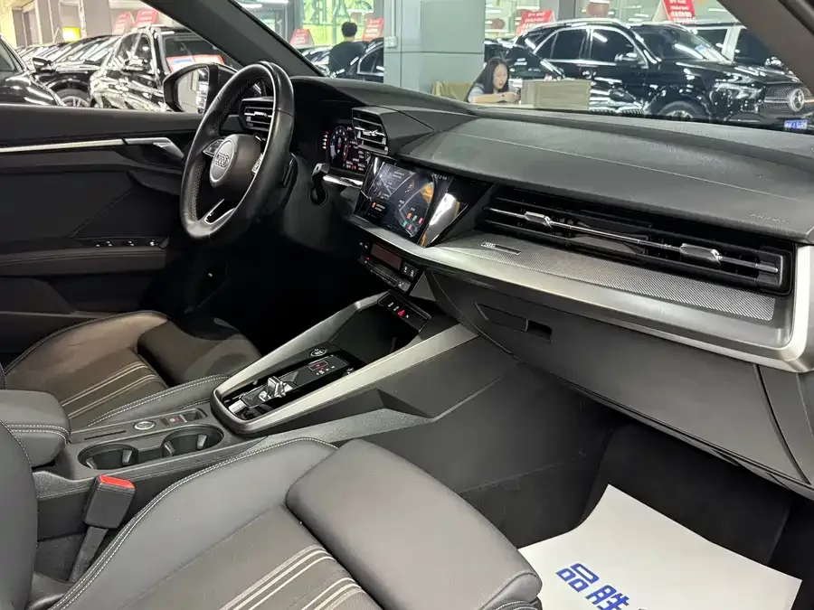 Audi A3 2023 Sportback 35 TFSI Aggressive Sports 2023 — миниатюра 5