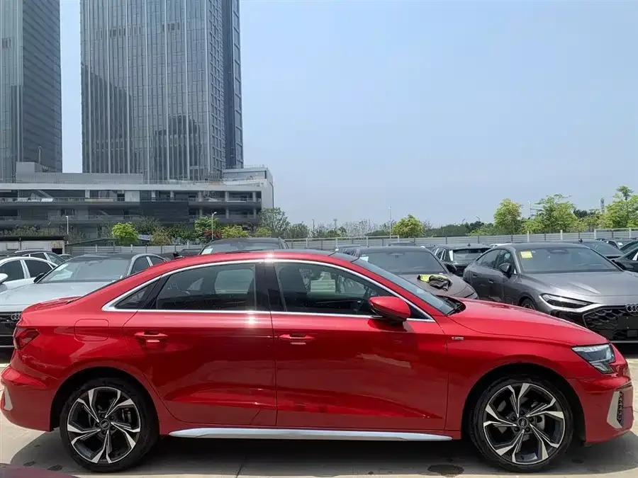 Audi A3 2022 A3L Limousine 35 TFSI Luxury Sports 2023 — миниатюра 2