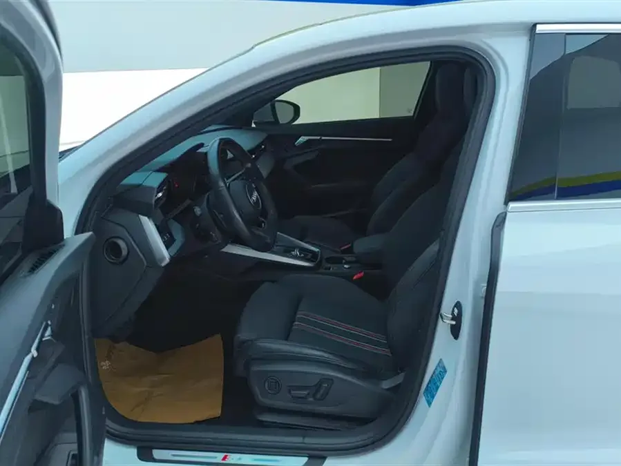 Audi A3 2024 A3L Limousine 35 TFSI Fashion Sports 2024 — миниатюра 3