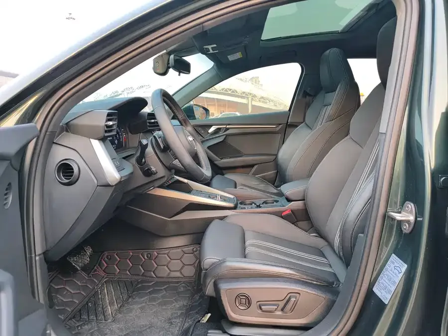 Audi A3 2023 A3L Limousine 35 TFSI Fashion Sports 2023 — миниатюра 2