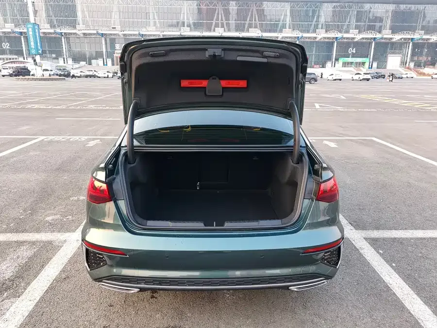 Audi A3 2023 A3L Limousine 35 TFSI Fashion Sports 2023 — миниатюра 4