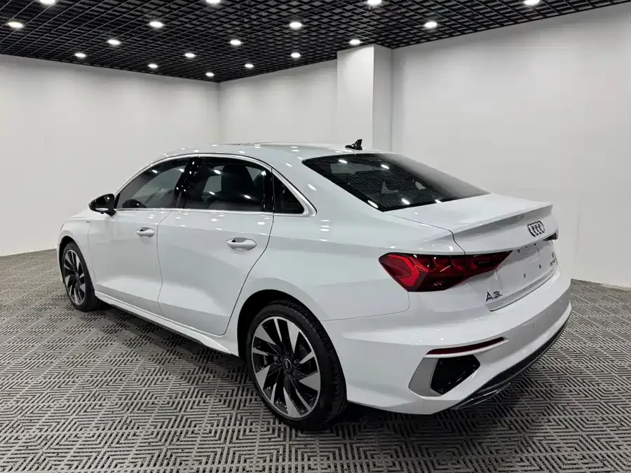 Audi A3 2024 A3L Limousine 35 TFSI Fashion Sports 2023 — миниатюра 3