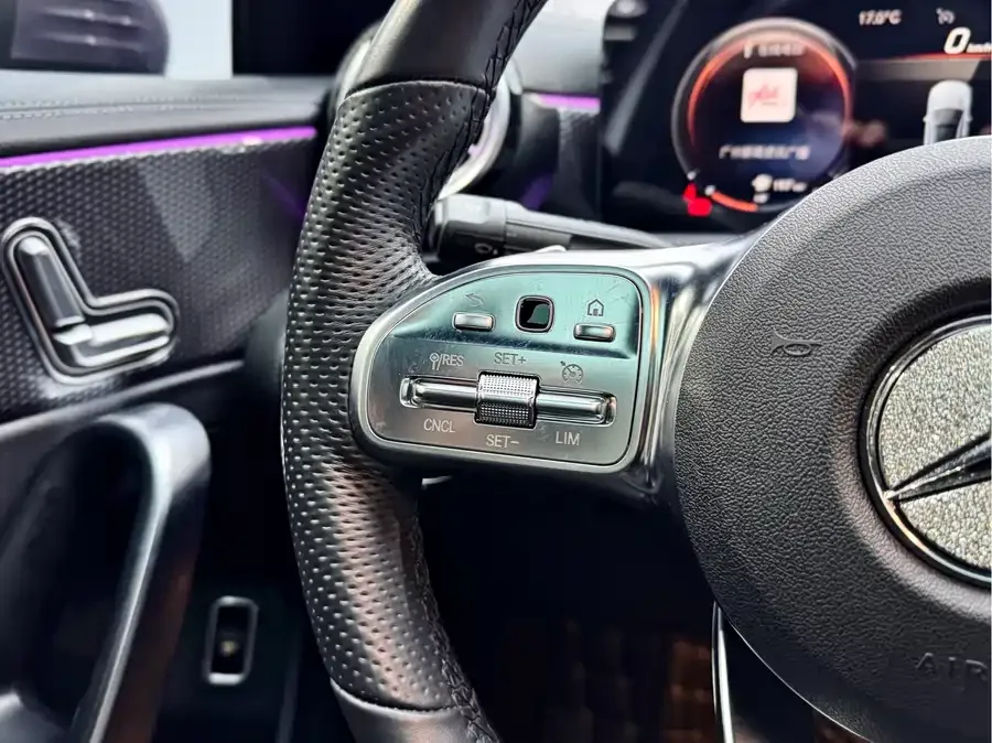 Mercedes-Benz Class A Mercedes-Benz A-Class 2022 Model Three A 200 L Sports Sedan Fashion Model 2023 — миниатюра 5