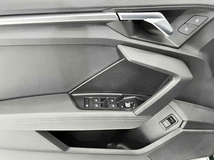 Audi A3 2022 Sportback 35 TFSI stylish and sporty 2023 — миниатюра 4