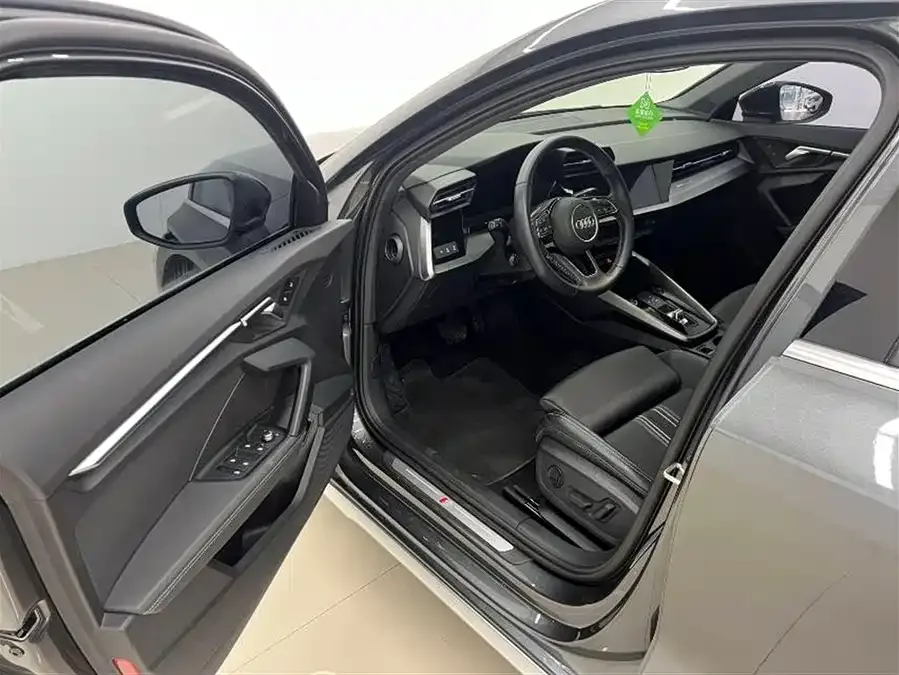 Audi A3 2023 facelift Sportback 35 TFSI stylish and sporty 2023 — миниатюра 3