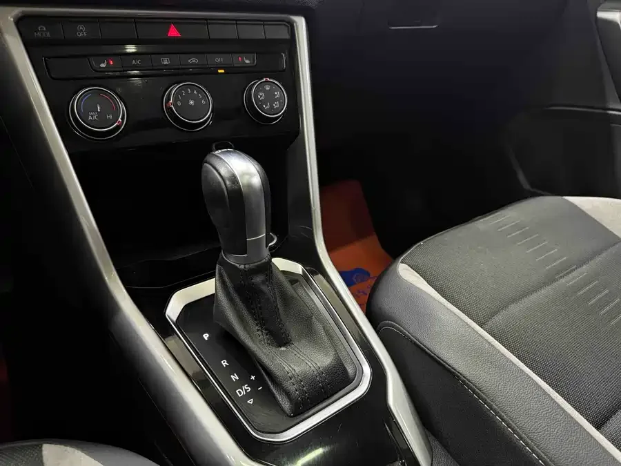 Volkswagen T-ROC T-ROC 2022 280TSI DSG 2WD Elite PLUS 2022 — миниатюра 4