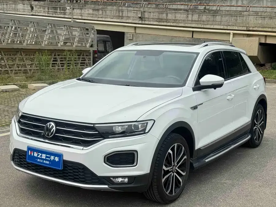 Volkswagen T-ROC T-ROC 2022 280TSI DSG 2WD Comfort PLUS 2022 — фото 1, купить с доставкой в Москву