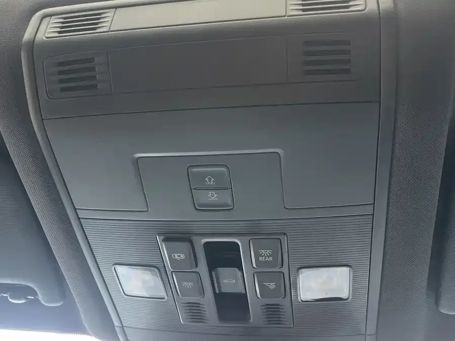 Volkswagen T-ROC T-ROC 2021 280TSI DSG four-wheel drive luxury smart connected version 2022 — миниатюра 3
