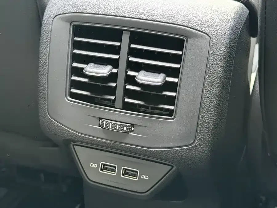 Volkswagen T-ROC T-ROC 2024 300TSI DSG 2WD Chenguang Edition 2024 — миниатюра 4