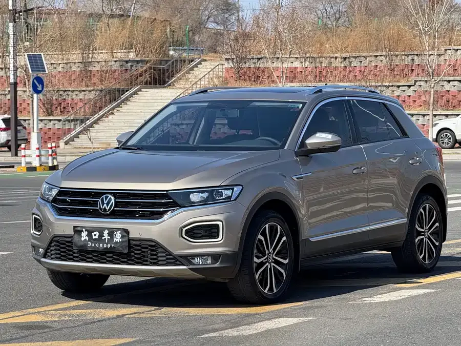 Volkswagen T-ROC T-ROC 2022 280TSI DSG 2WD Comfort PLUS 2022 — фото 1, купить с доставкой в Москву