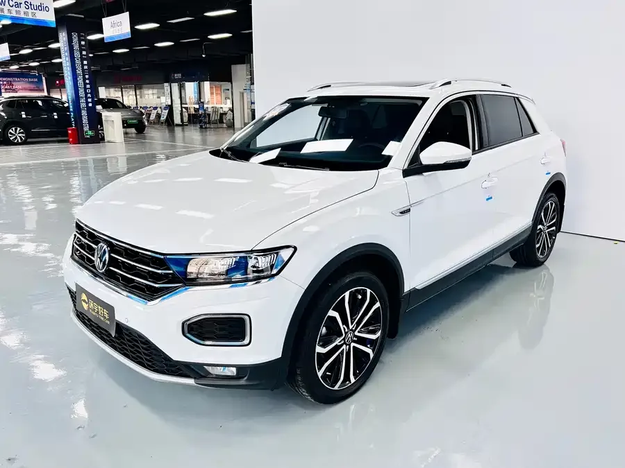 Volkswagen T-ROC T-ROC 2022 280TSI DSG 2WD Comfort PLUS 2023 — фото 1, купить с доставкой в Москву