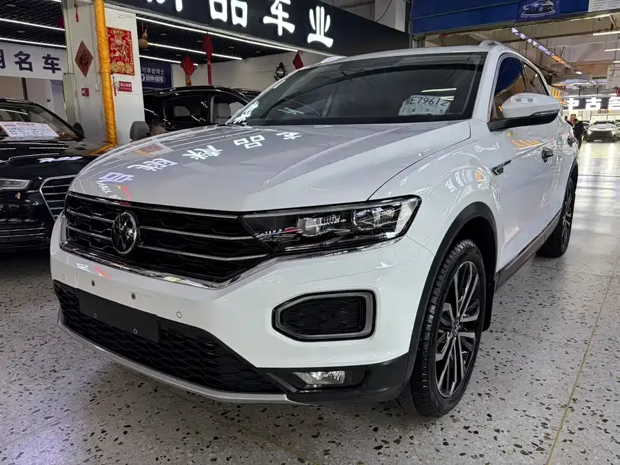 Volkswagen T-ROC T-ROC 2022 280TSI DSG 2WD Comfort PLUS 2022 — фото 1, купить с доставкой в Москву