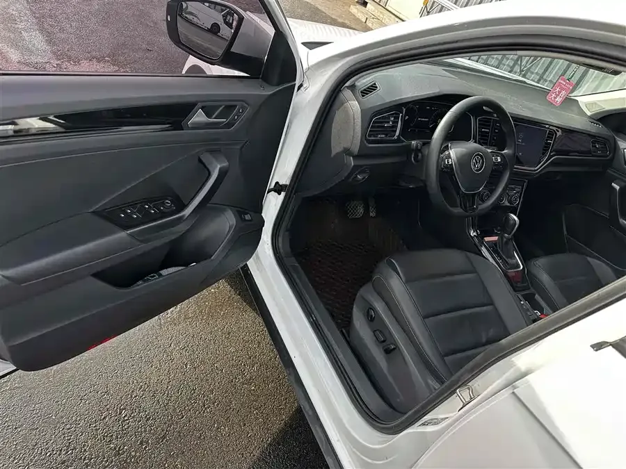 Volkswagen T-ROC T-ROC Tange 2021 facelift 280TSI DSG two-wheel drive comfortable intelligent connected version 2022 — миниатюра 2