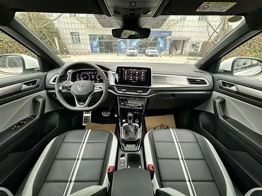 Volkswagen T-ROC T-ROC 2025 facelift 300TSI DSG two-wheel drive Chenguang version 2025 — миниатюра 2